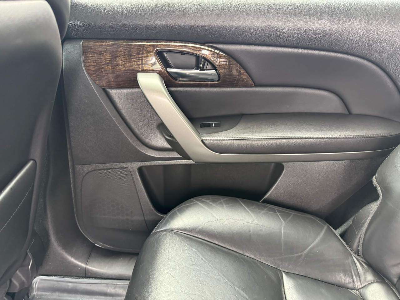 Acura MDX 6-Spd AT w/Tech Package 2011