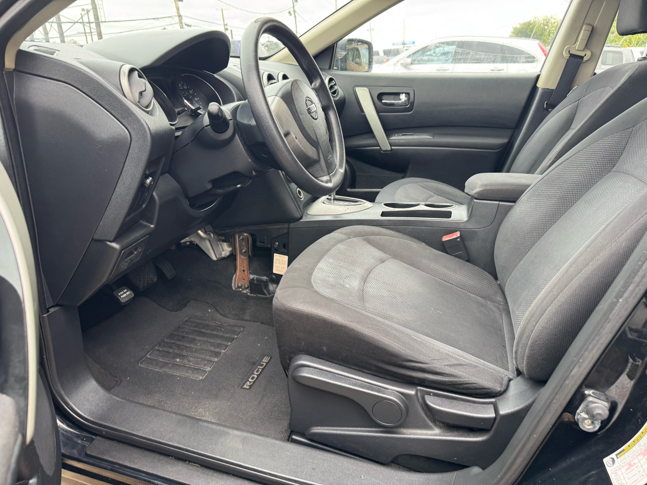 Nissan Rogue S FWD Krom Edition 2011