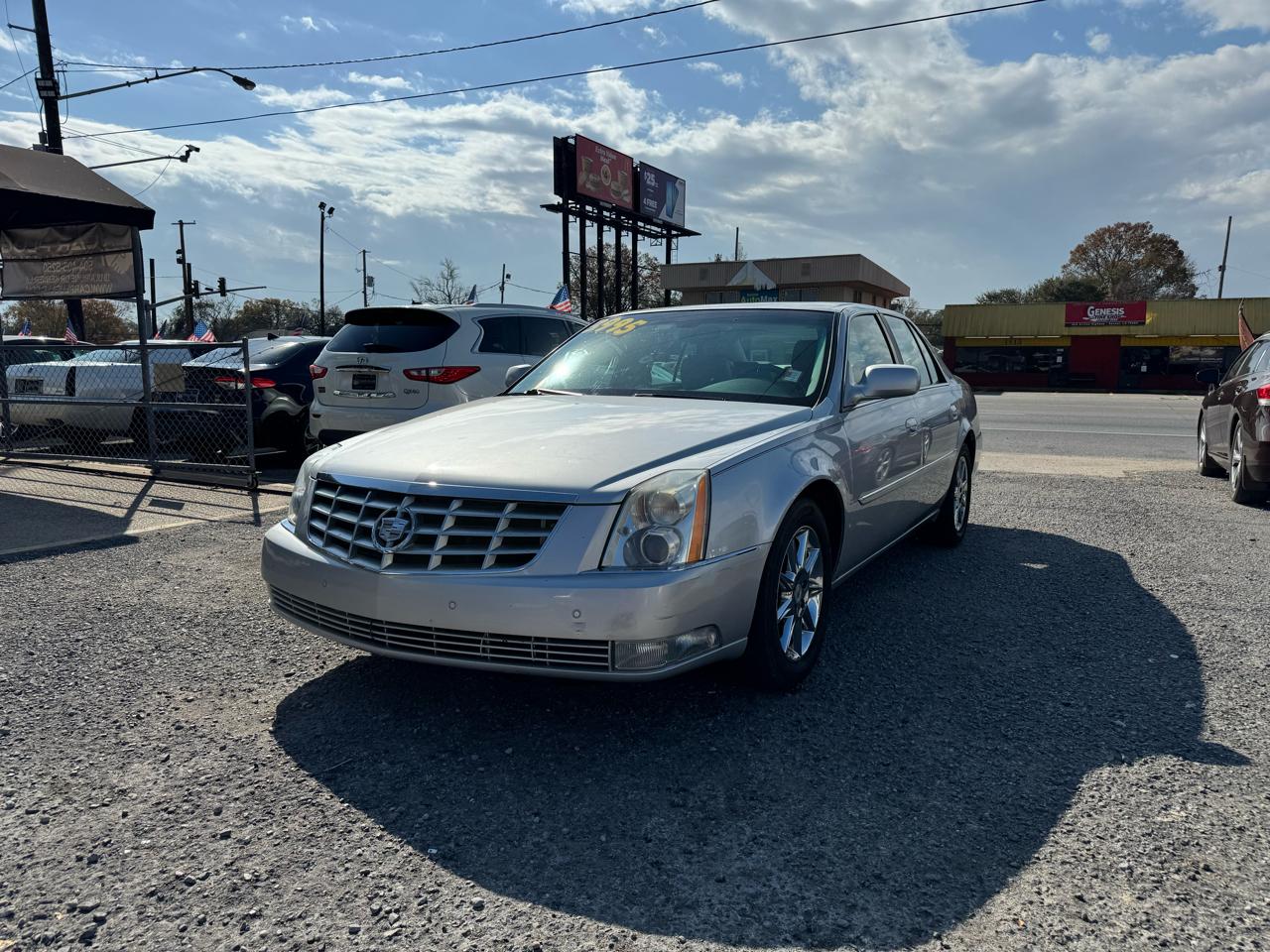 Cadillac DTS Luxury 2011