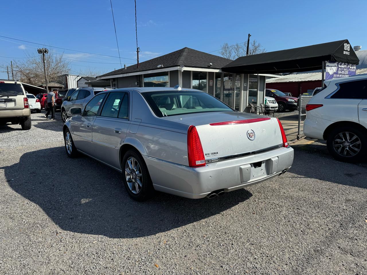 Cadillac DTS Luxury 2011