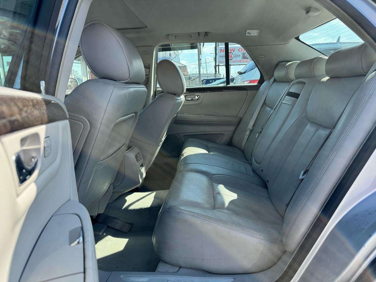 Cadillac DTS Luxury 2011