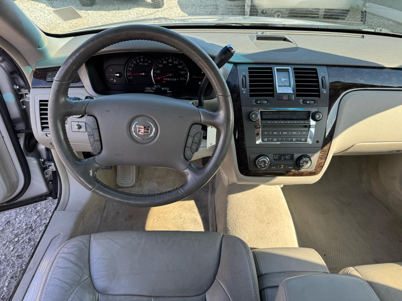 Cadillac DTS Luxury 2011