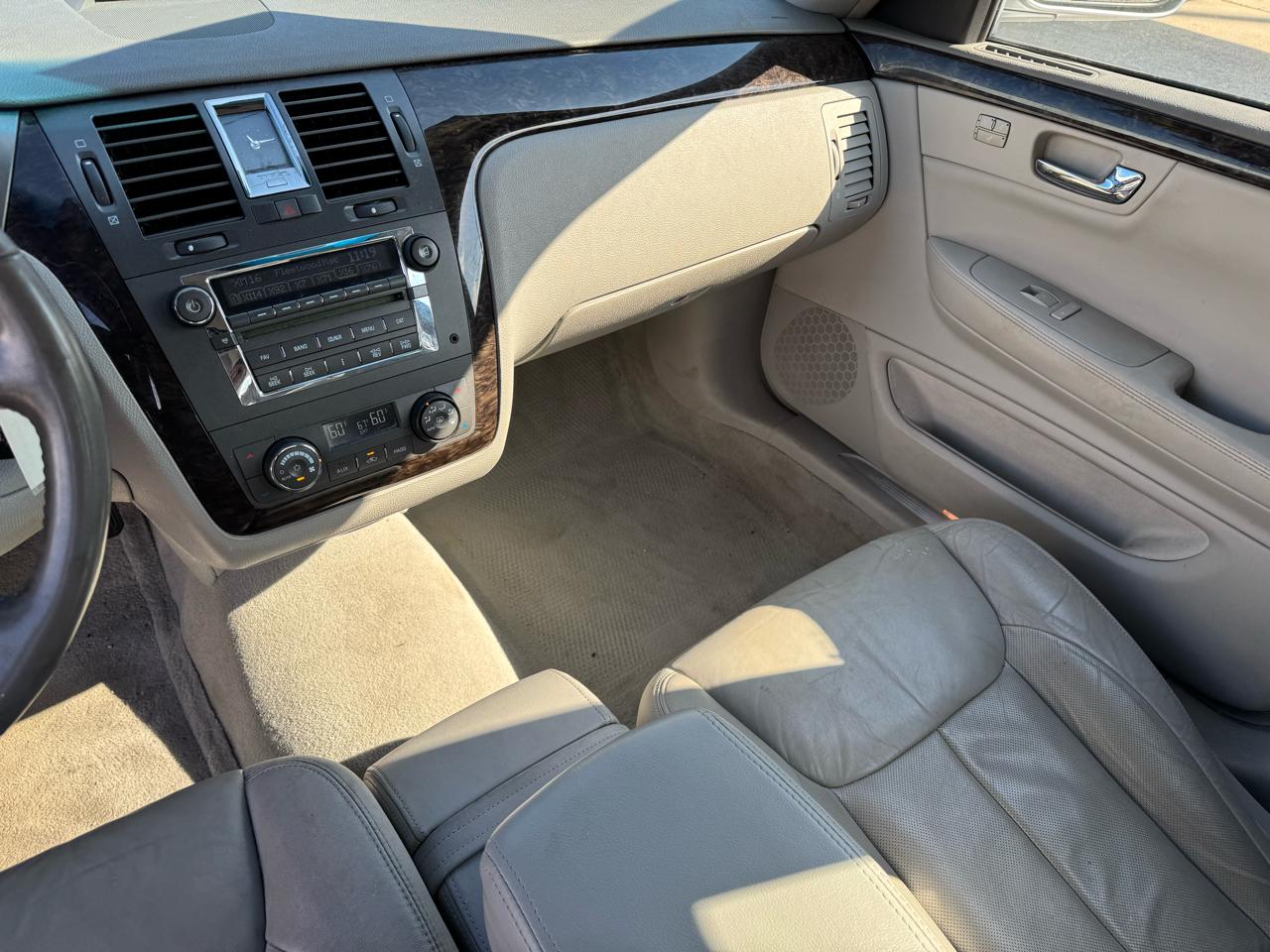 Cadillac DTS Luxury 2011