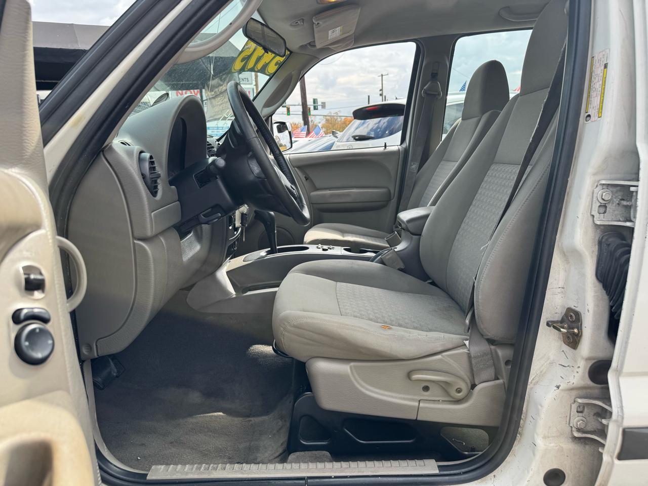 Jeep Liberty Sport 2WD 2006