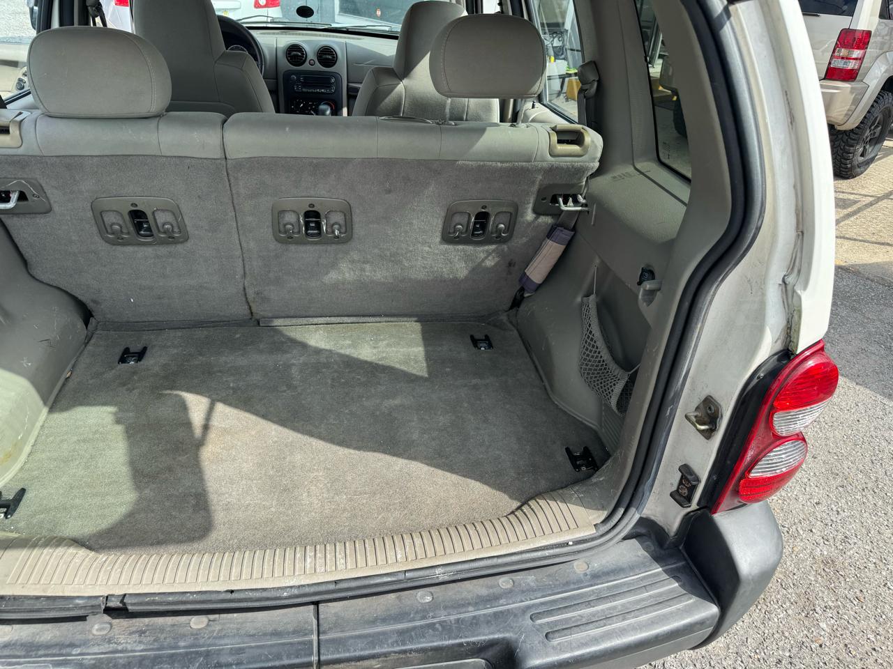 Jeep Liberty Sport 2WD 2006