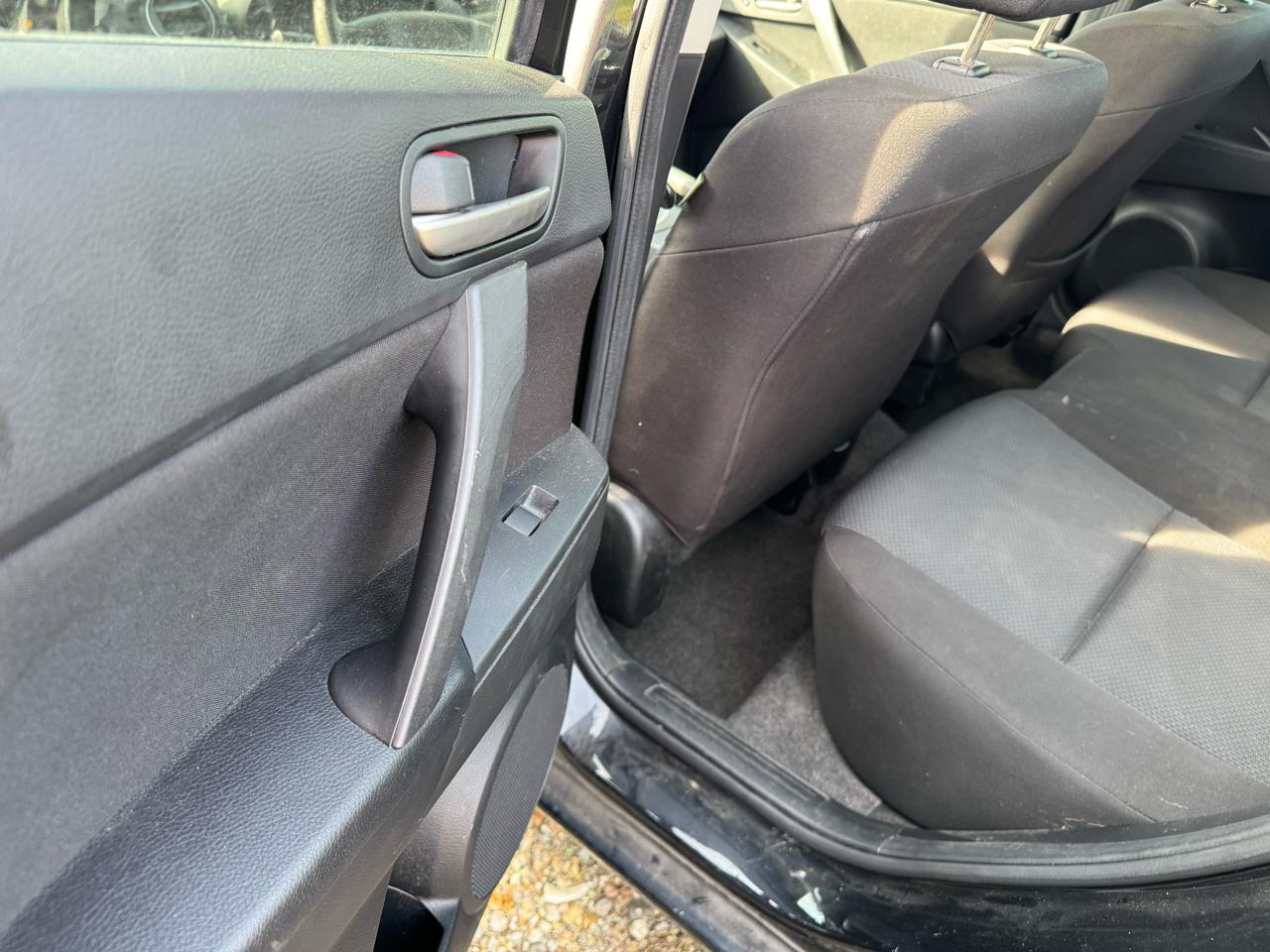 Mazda MAZDA3 i Touring 4-door 2010