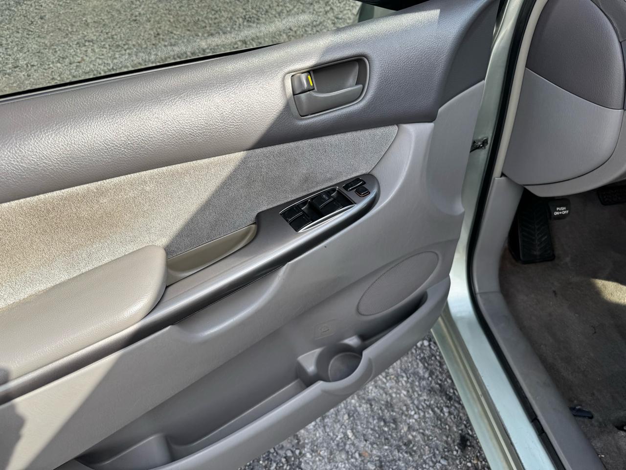 Toyota Sienna LE 7-Passenger 2006