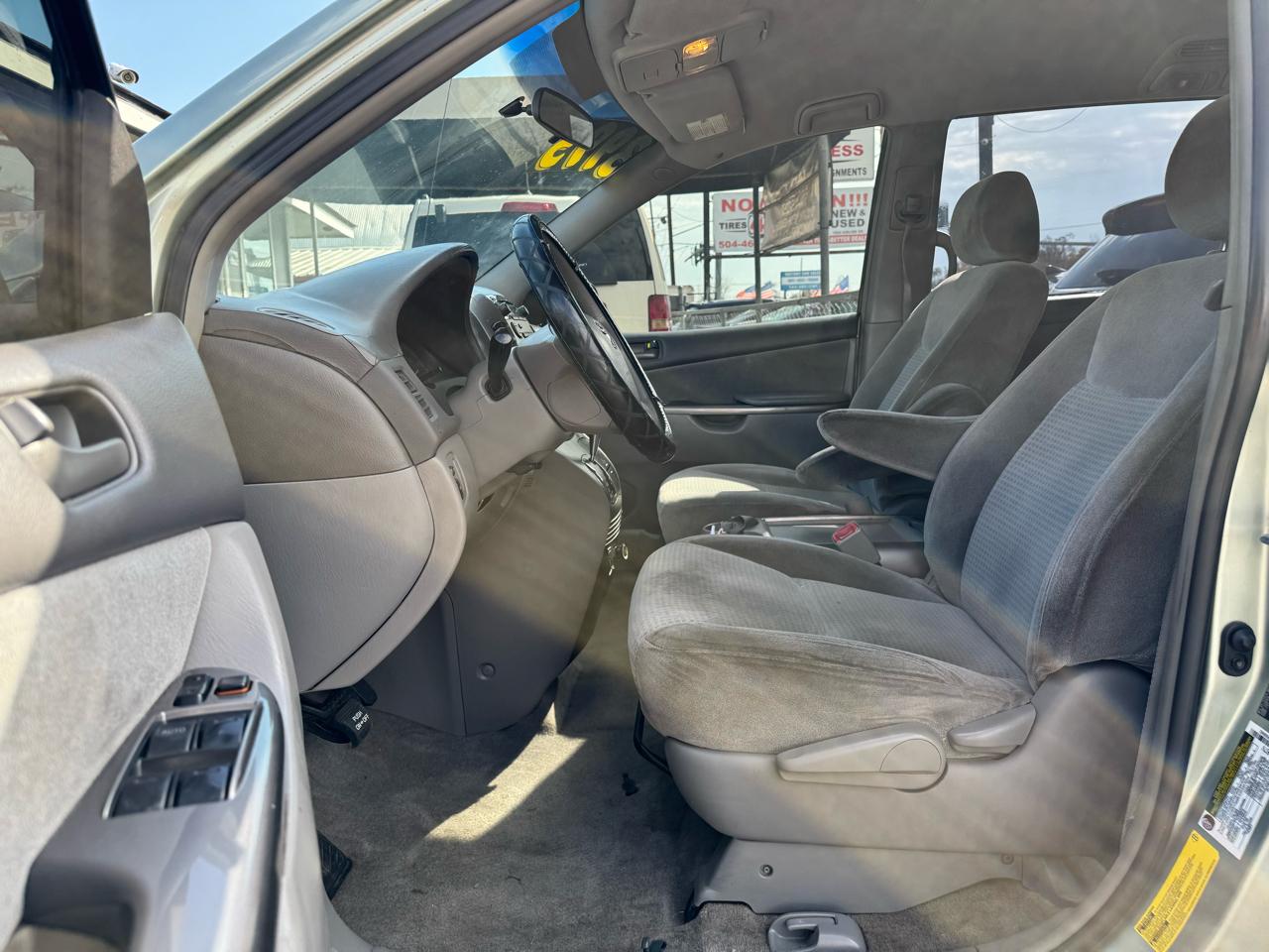 Toyota Sienna LE 7-Passenger 2006