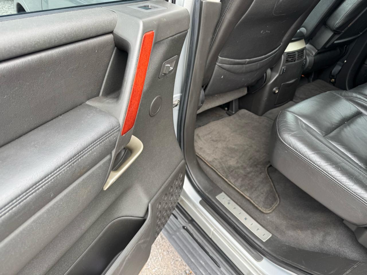 Infiniti QX56 RWD 2005