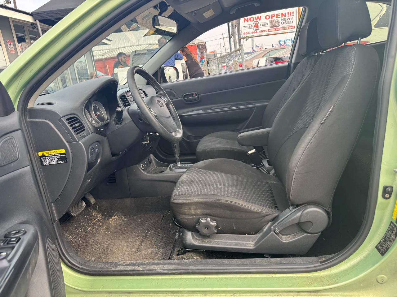 Hyundai Accent SE 3-Door 2011