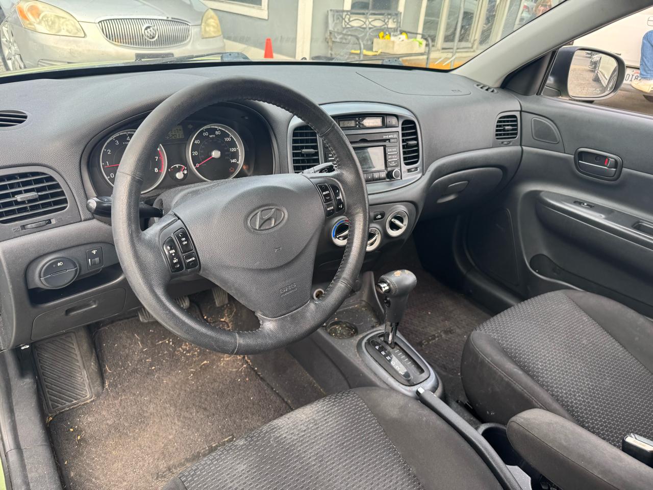 Hyundai Accent SE 3-Door 2011