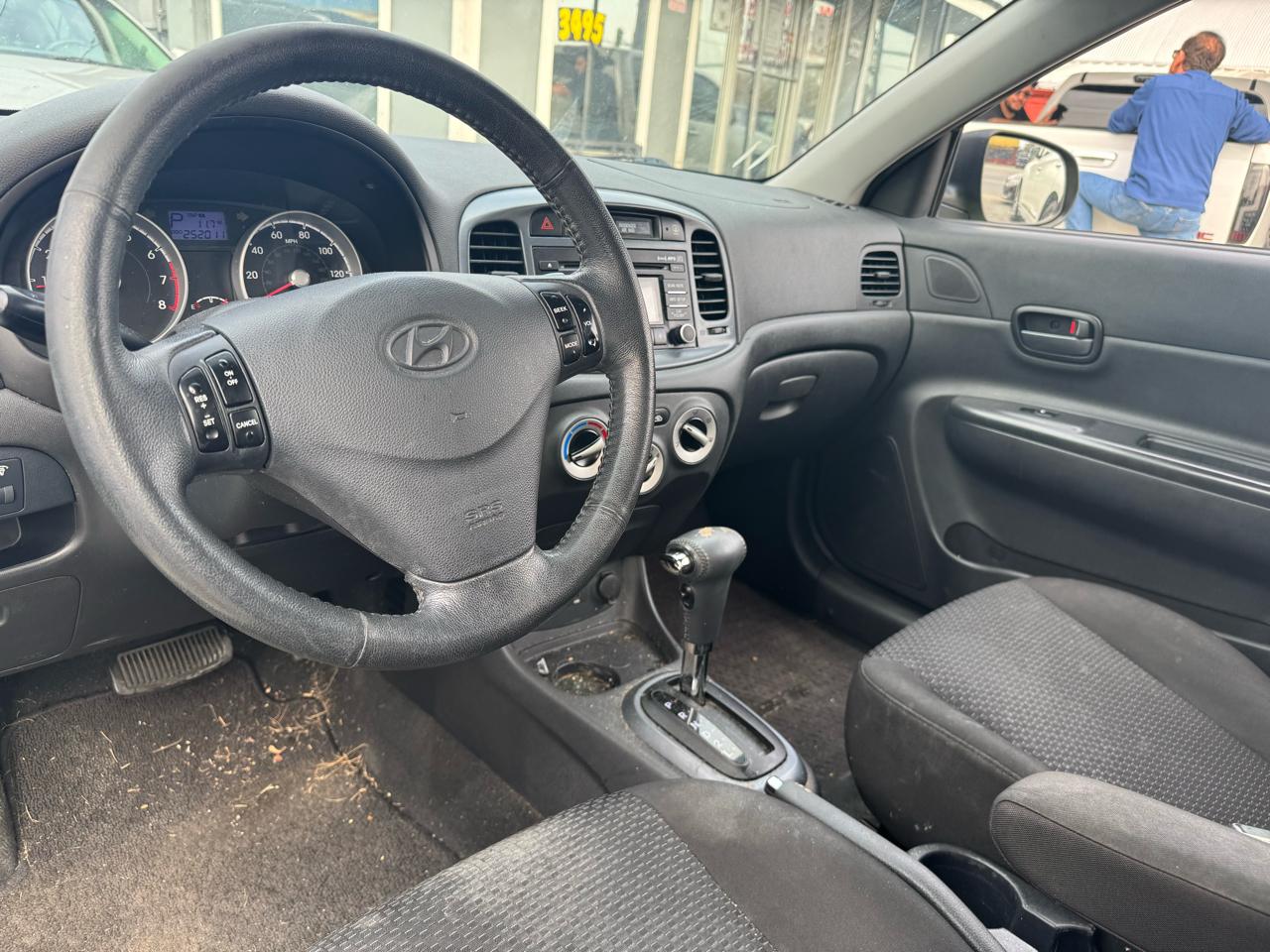 Hyundai Accent SE 3-Door 2011