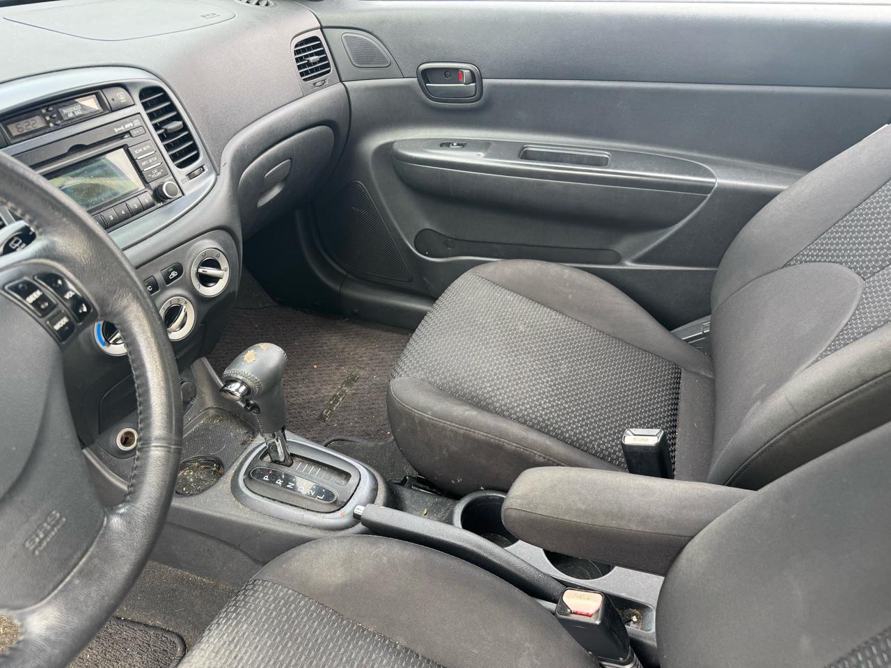 Hyundai Accent SE 3-Door 2011