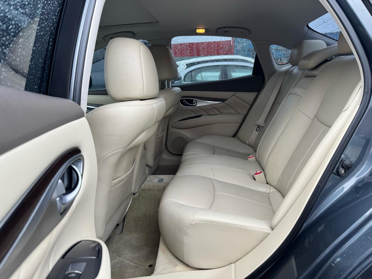 Infiniti M M37 2011