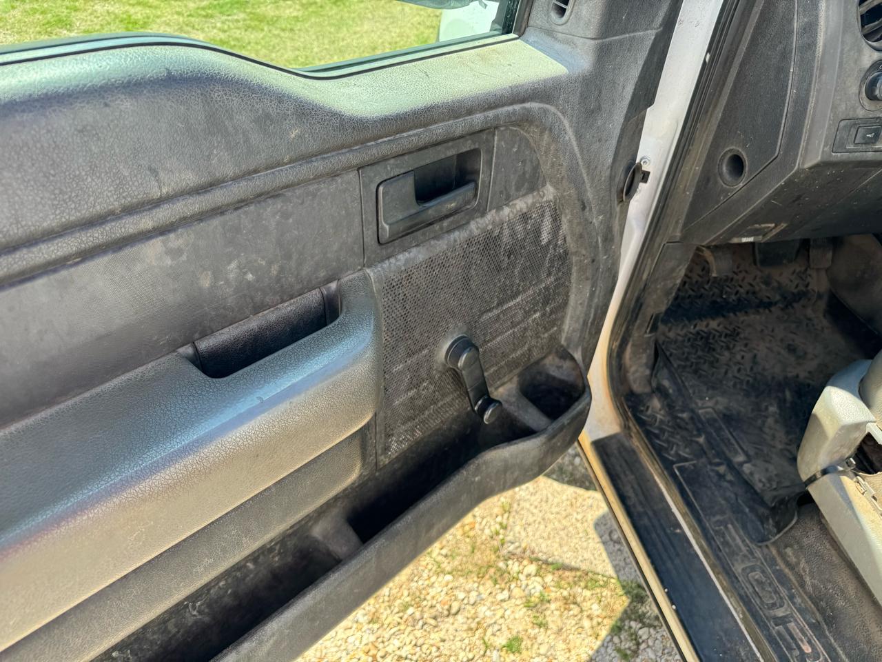 Ford F-150 XLT 8-ft. Bed 2WD 2012