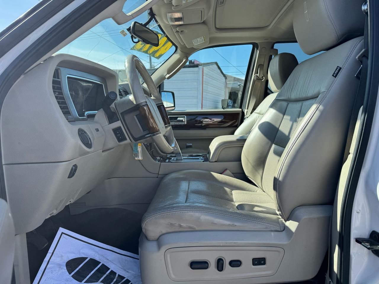 Lincoln Navigator 2WD 2011