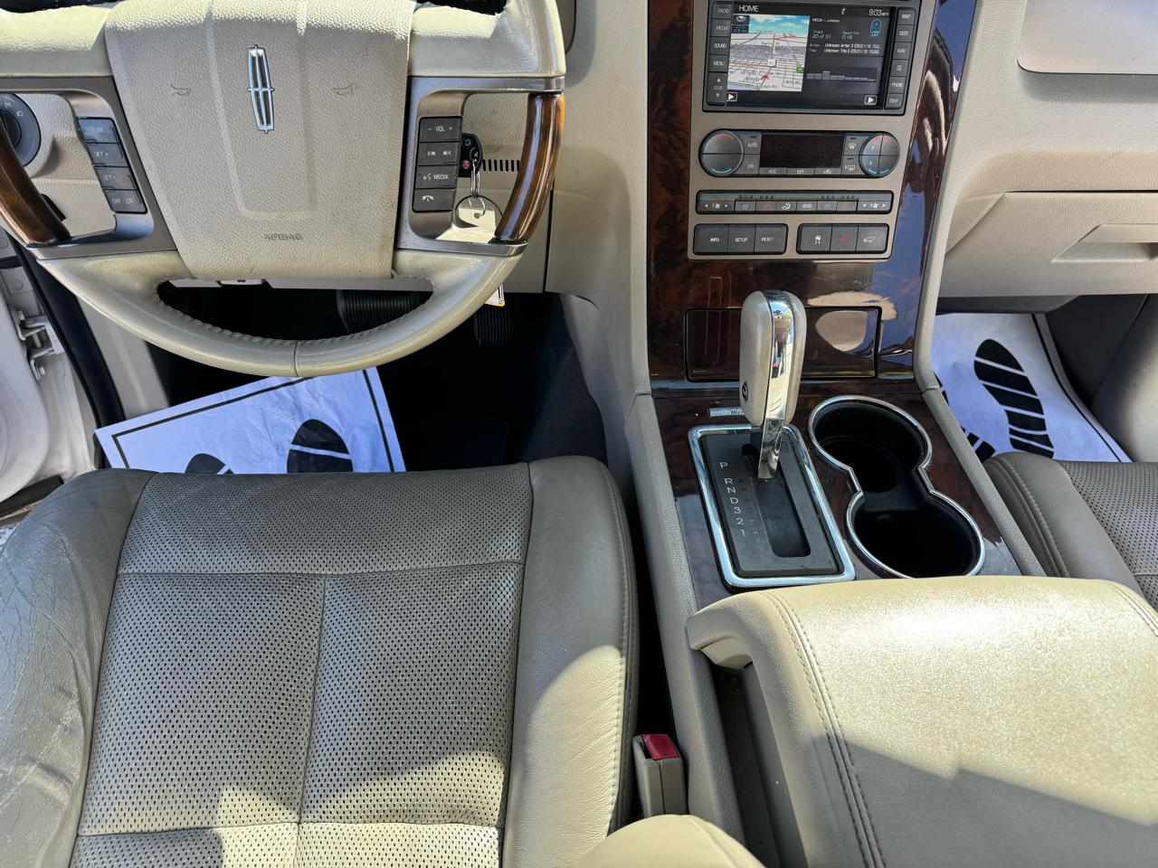 Lincoln Navigator 2WD 2011