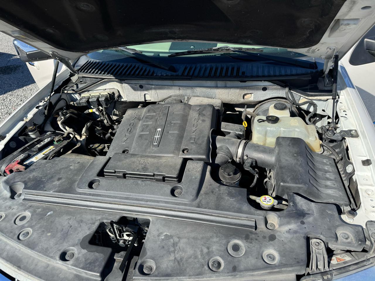 Lincoln Navigator 2WD 2011