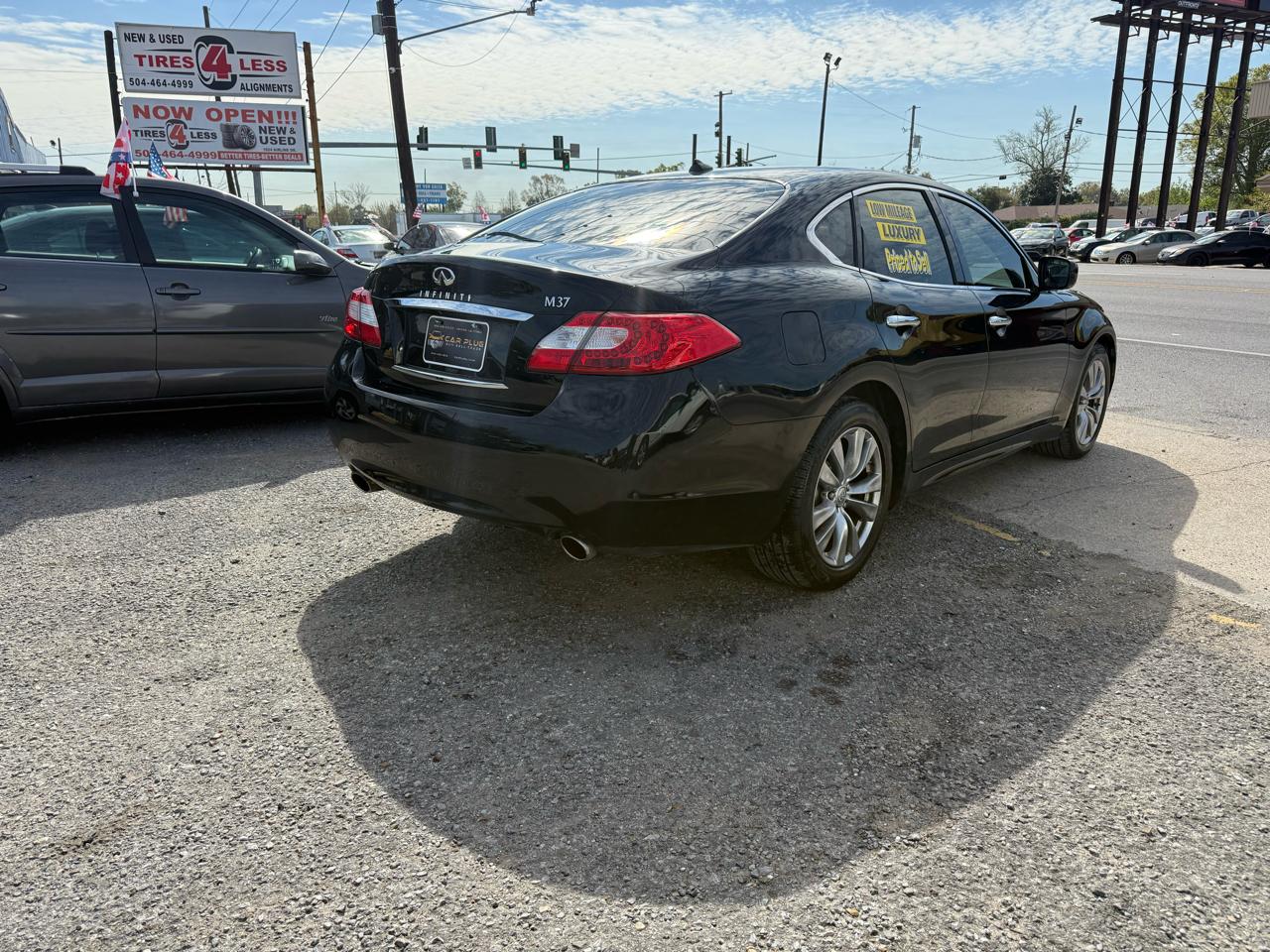 Infiniti M 37 2012