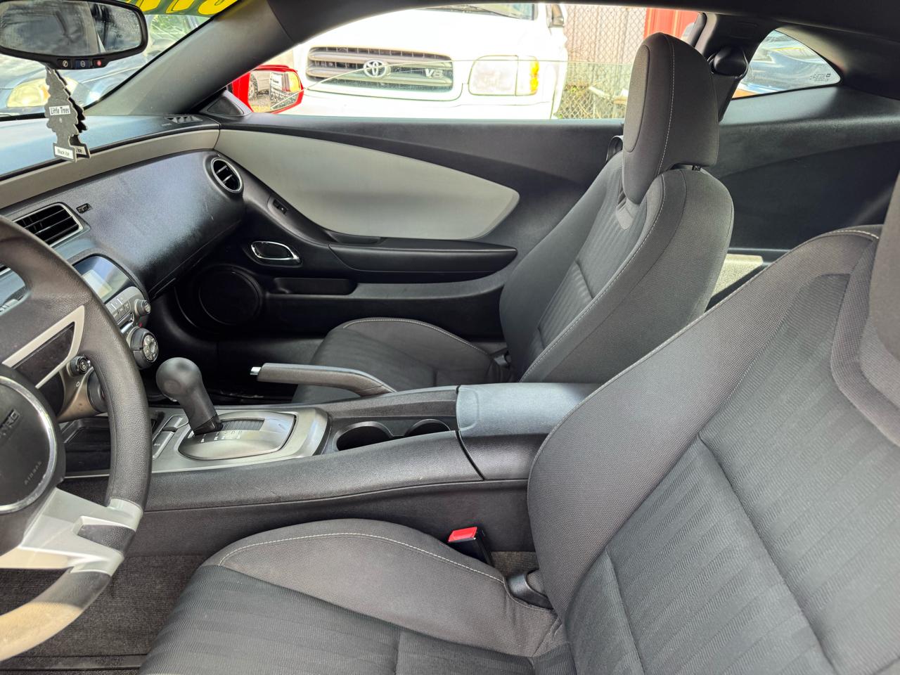 Chevrolet Camaro LS Coupe 2011