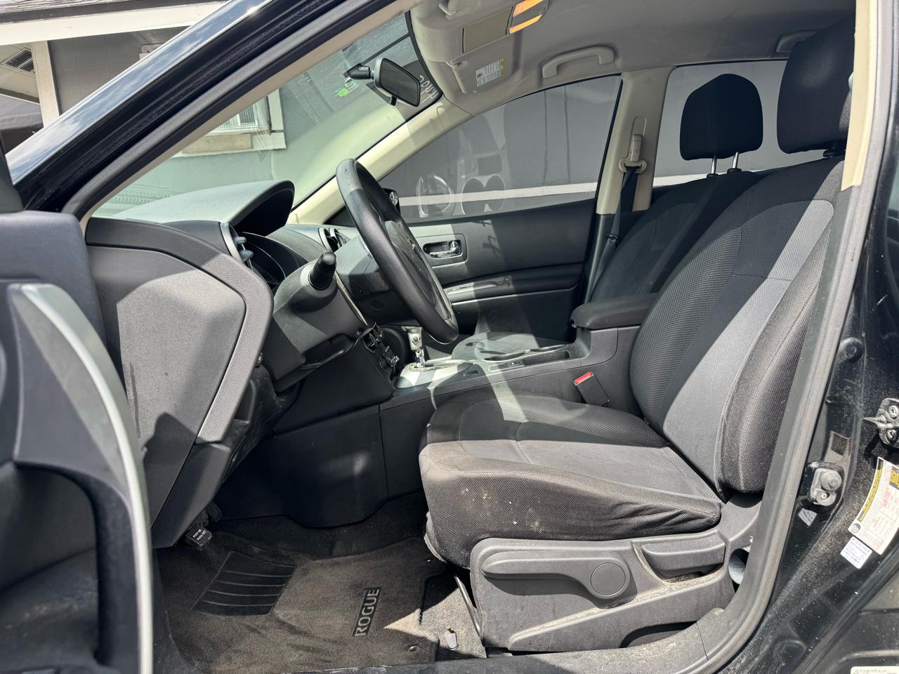 Nissan Rogue S FWD Krom Edition 2012