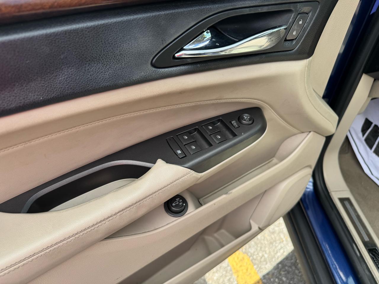 Cadillac SRX Luxury 2012