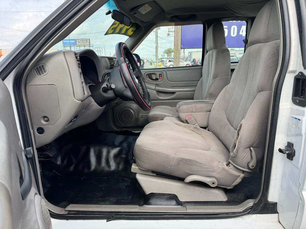 GMC Sonoma SL Ext. Cab 2WD 2003