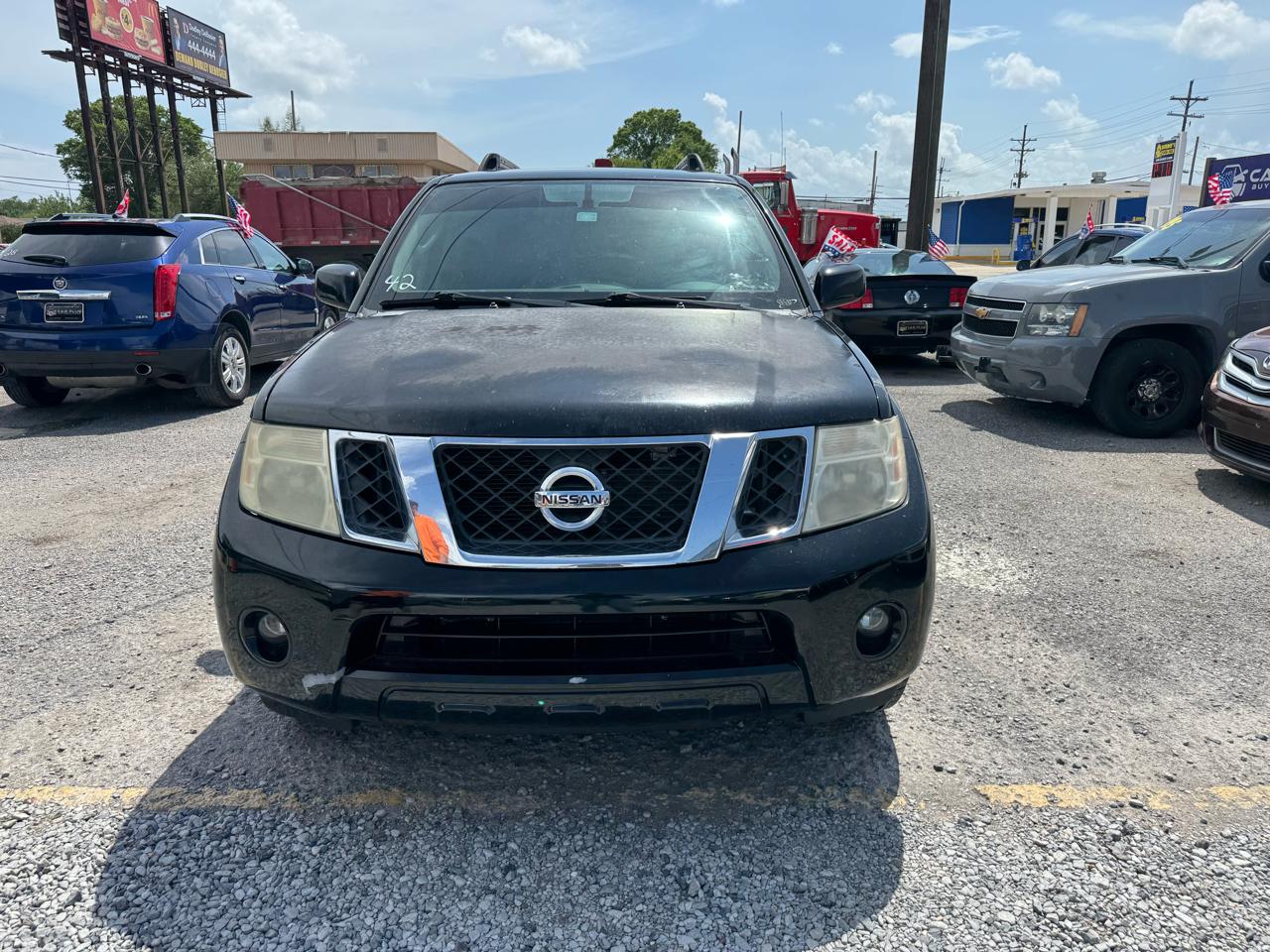 Nissan Pathfinder LE 2WD 2011