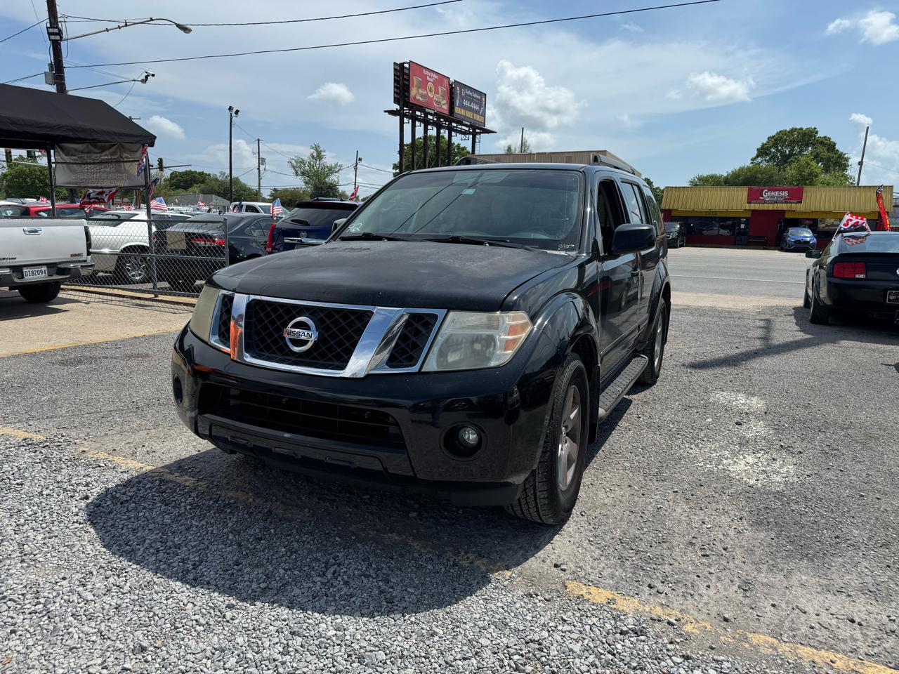 Nissan Pathfinder LE 2WD 2011