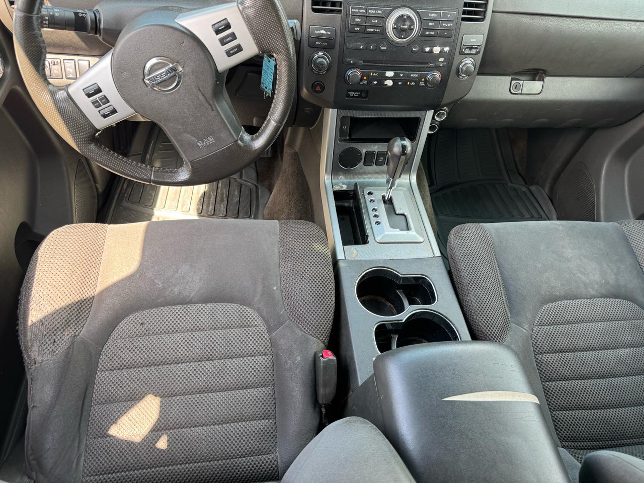 Nissan Pathfinder LE 2WD 2011