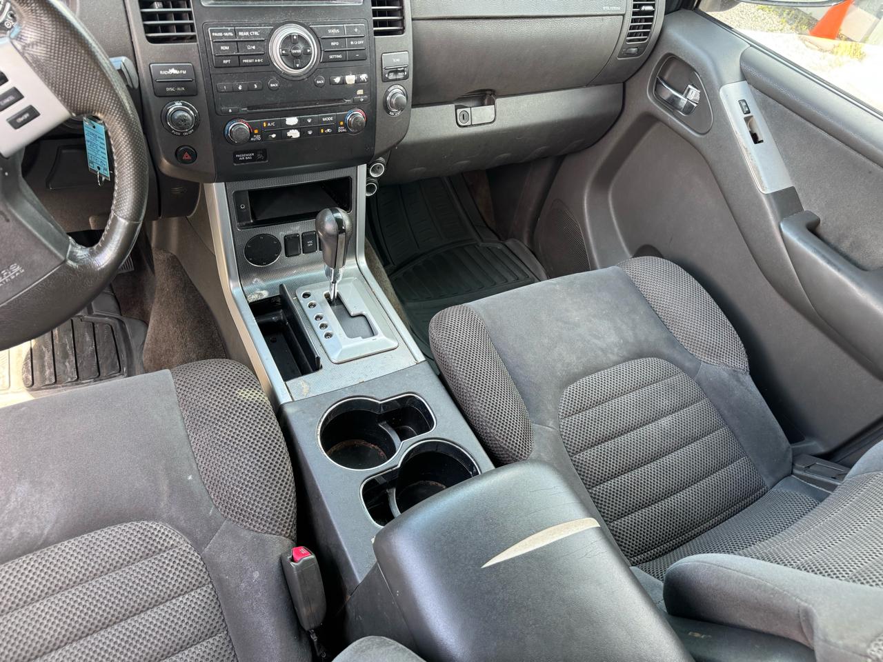 Nissan Pathfinder LE 2WD 2011