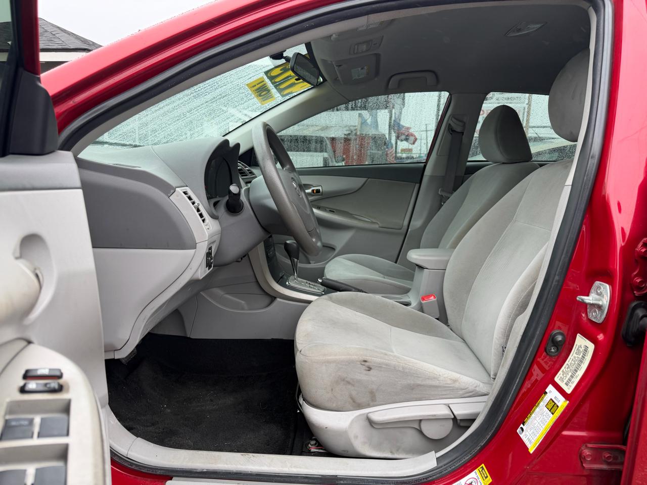Toyota Corolla Base 5-Speed MT 2010
