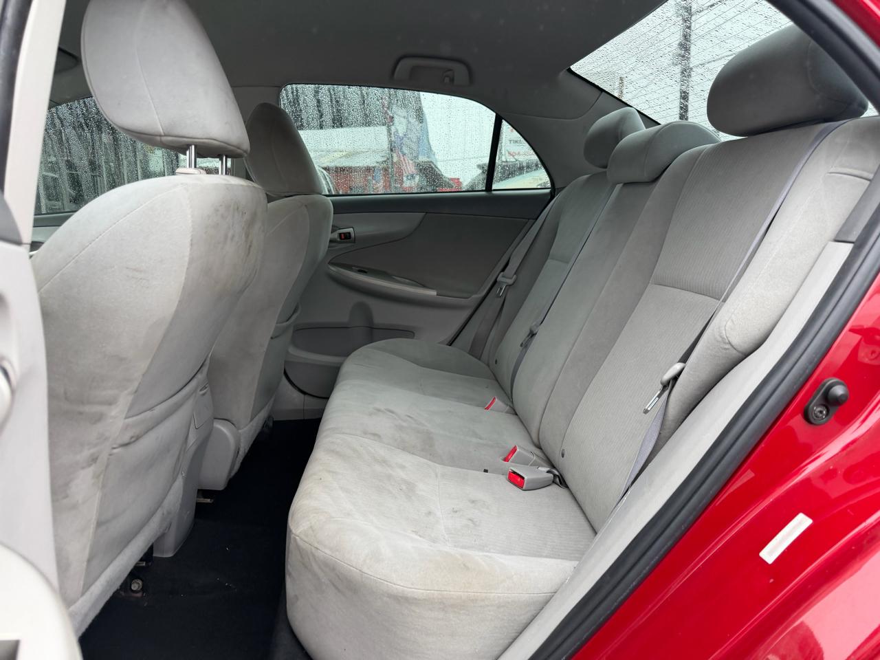 Toyota Corolla Base 5-Speed MT 2010