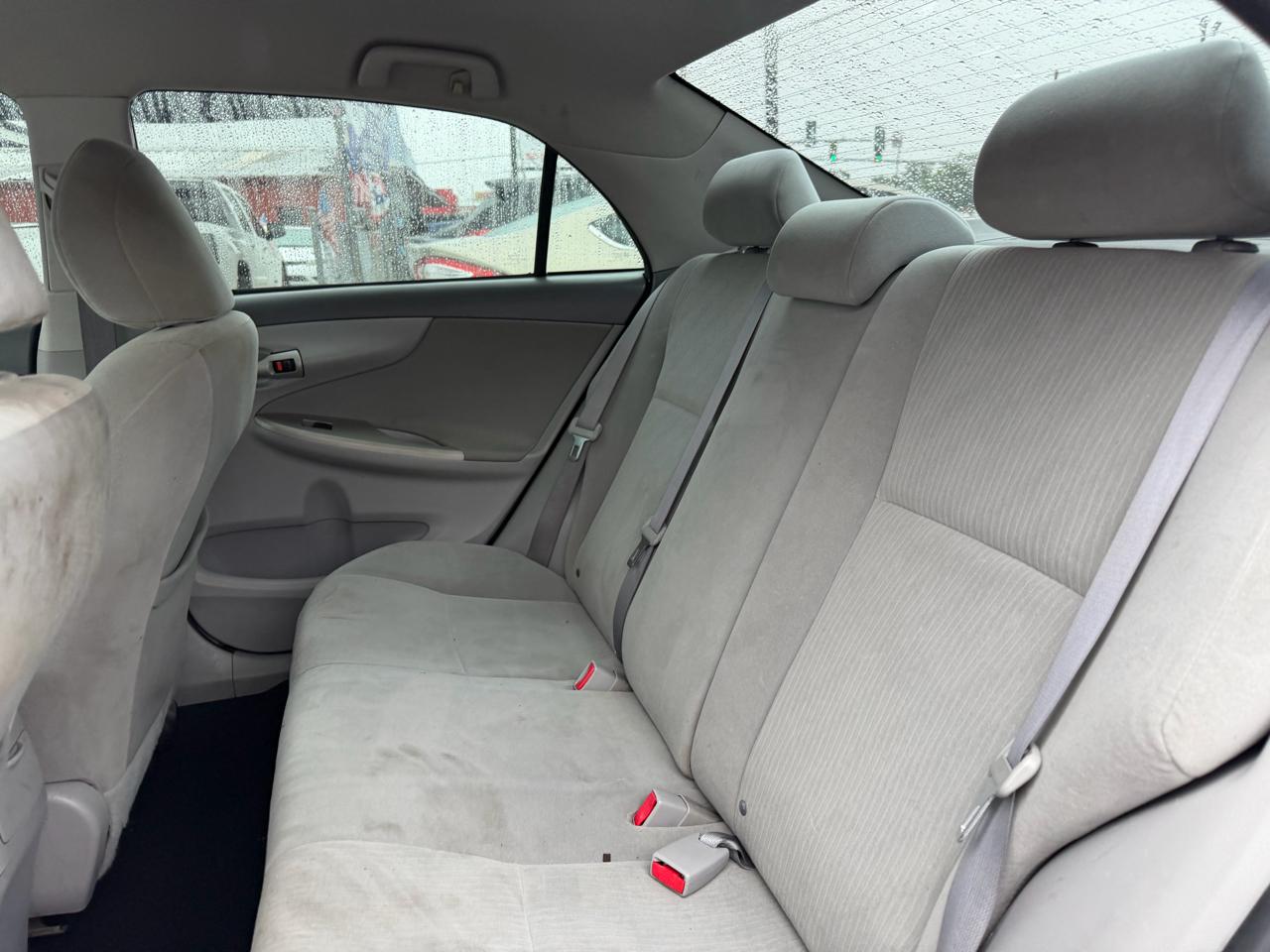 Toyota Corolla Base 5-Speed MT 2010