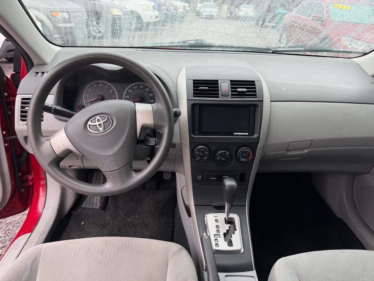 Toyota Corolla Base 5-Speed MT 2010