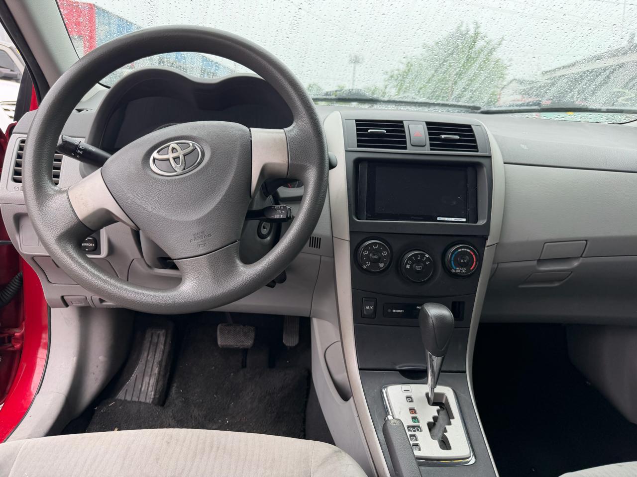 Toyota Corolla Base 5-Speed MT 2010