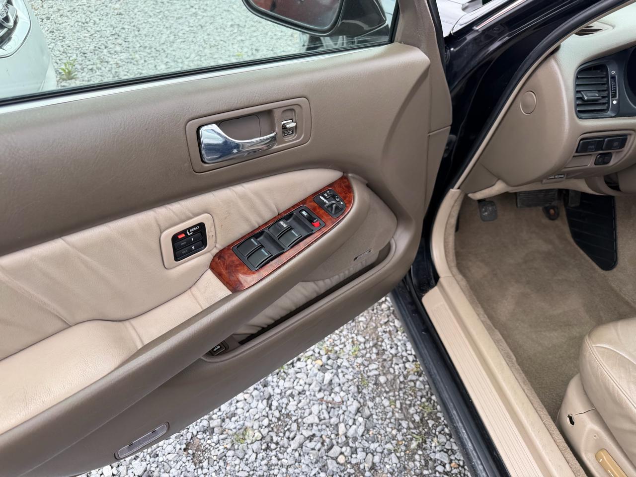 Acura RL 3.5RL with Nav. System 2000