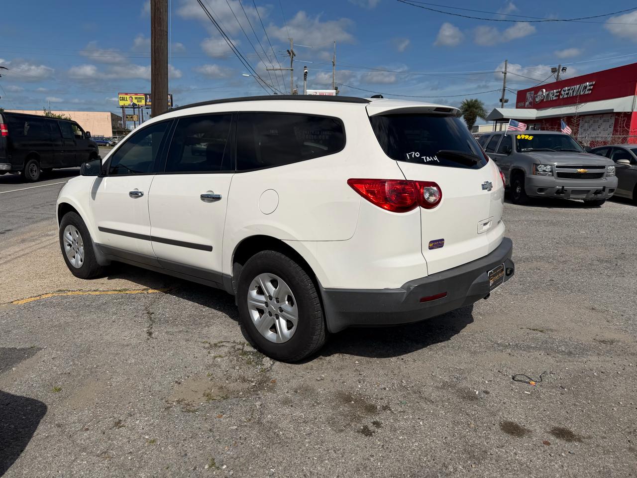 Chevrolet Traverse LS FWD 2011