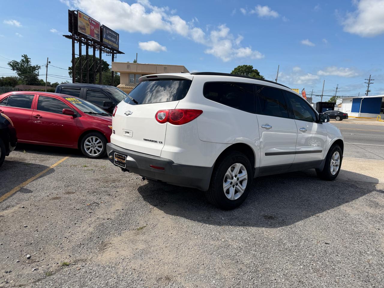 Chevrolet Traverse LS FWD 2011