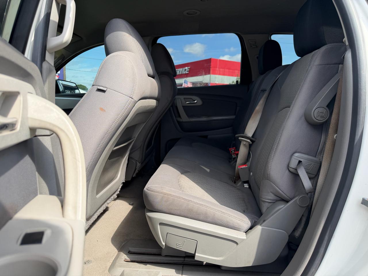 Chevrolet Traverse LS FWD 2011