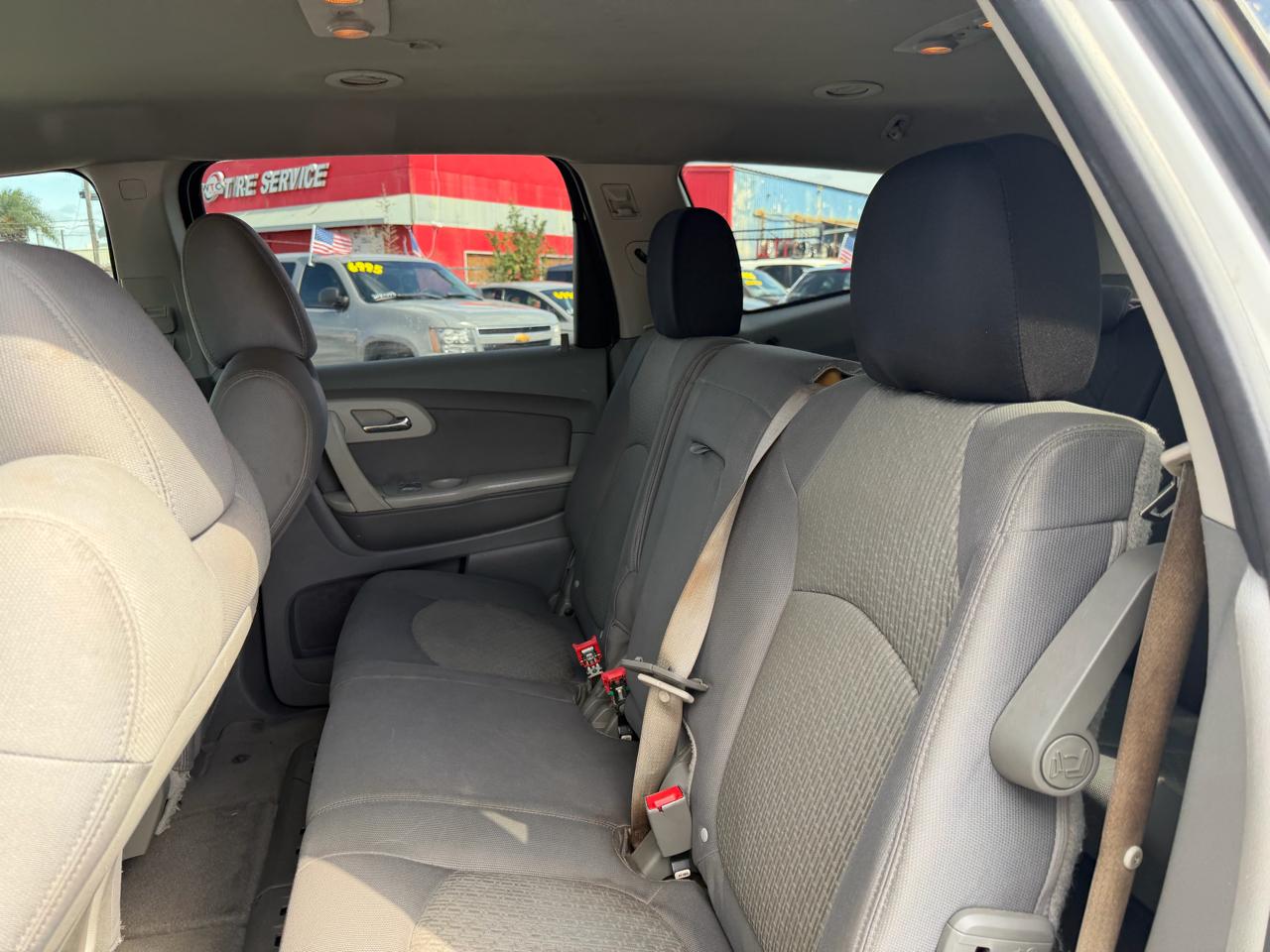Chevrolet Traverse LS FWD 2011