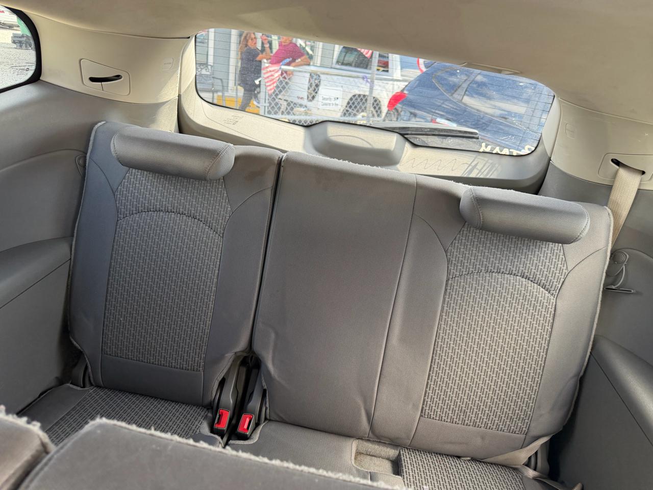 Chevrolet Traverse LS FWD 2011