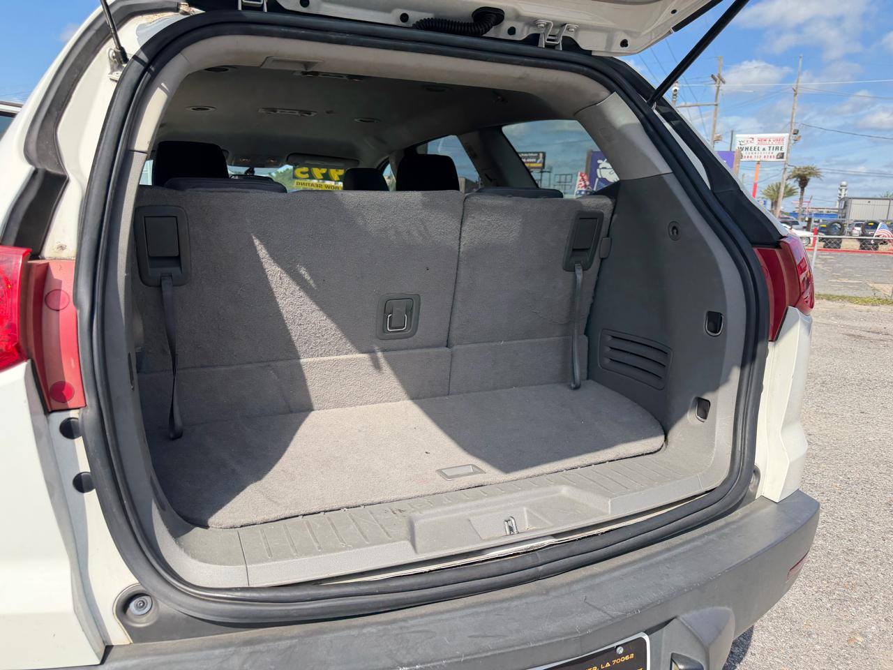 Chevrolet Traverse LS FWD 2011