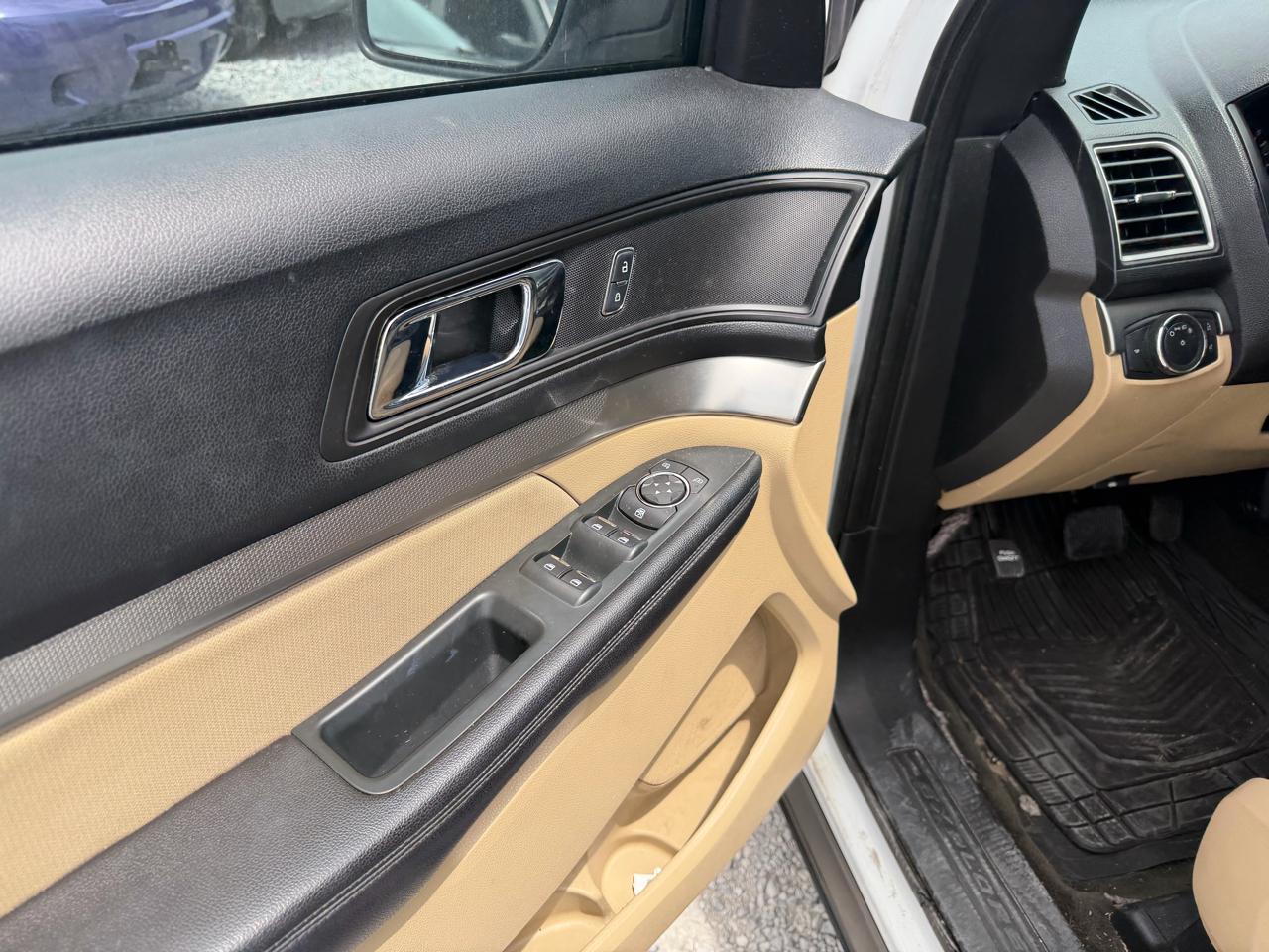 Ford Explorer Base FWD 2016