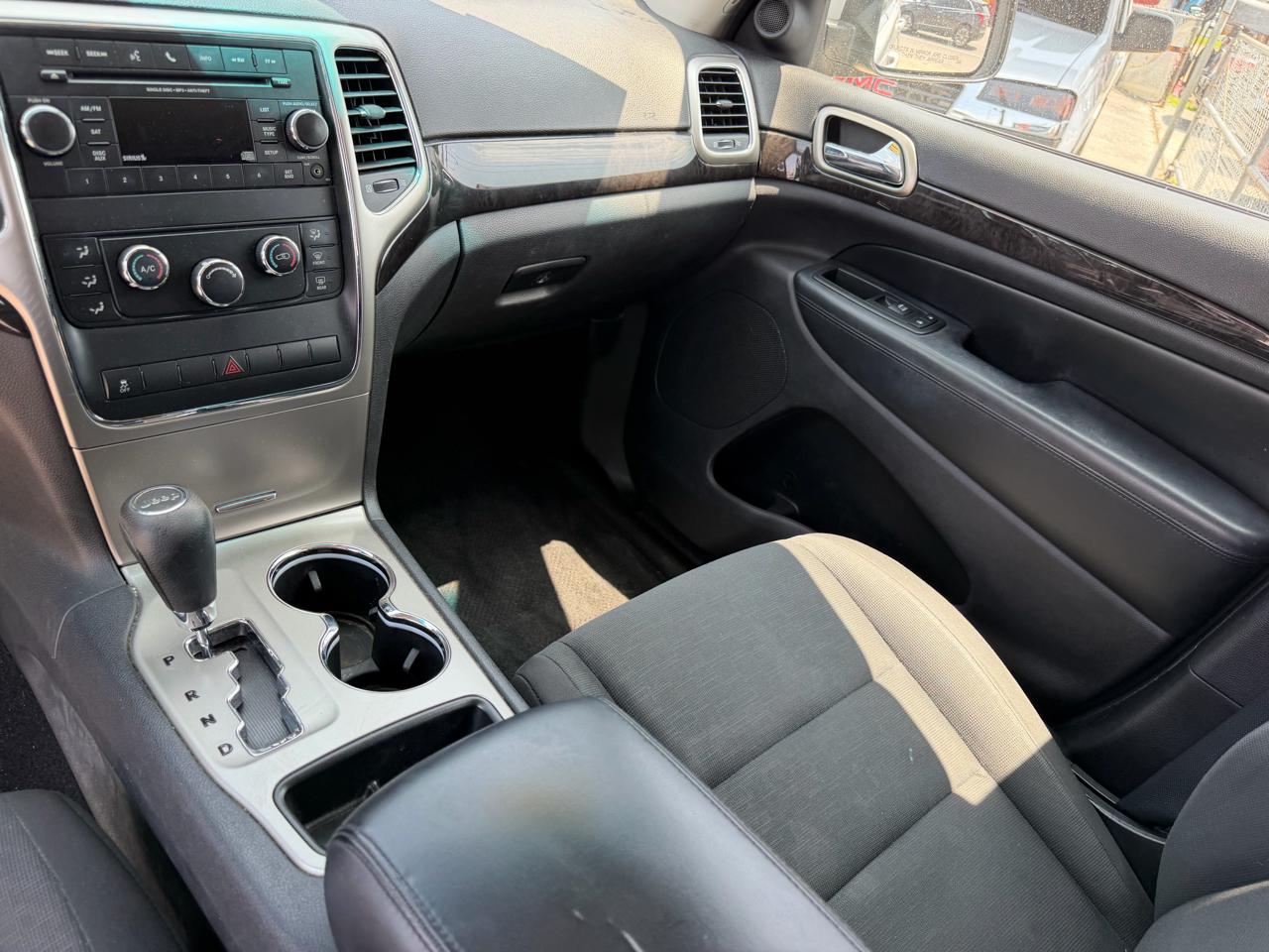 Jeep Grand Cherokee Laredo 2WD 2013