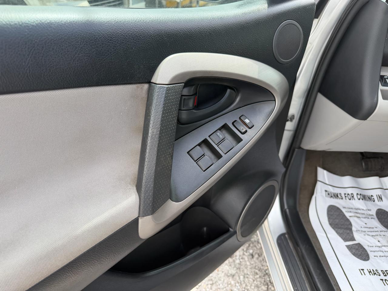 Toyota RAV4 Limited V6 2WD with 3rd Row 2007
