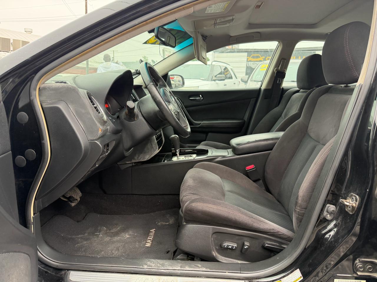 Nissan Maxima SV 2010