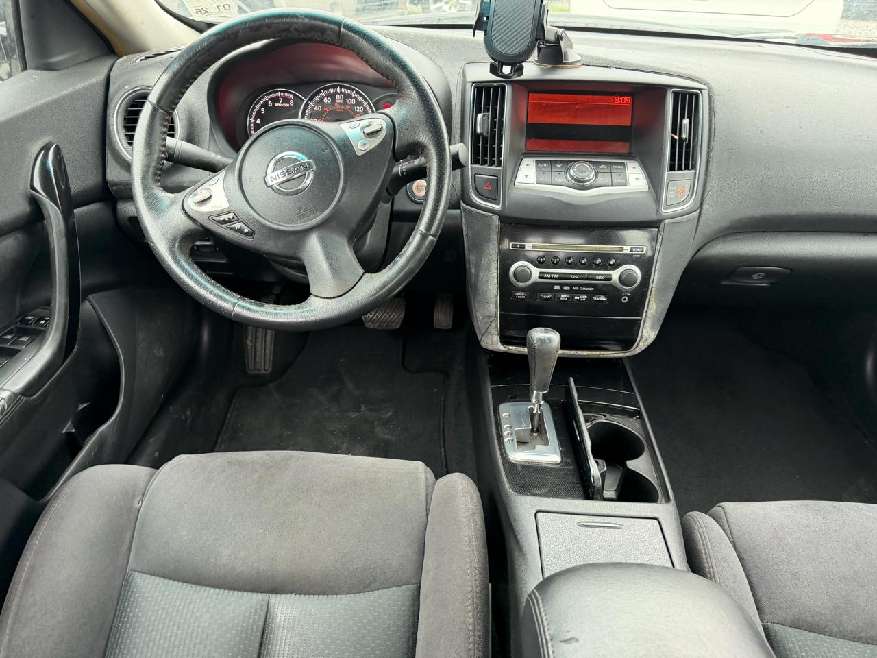 Nissan Maxima SV 2010