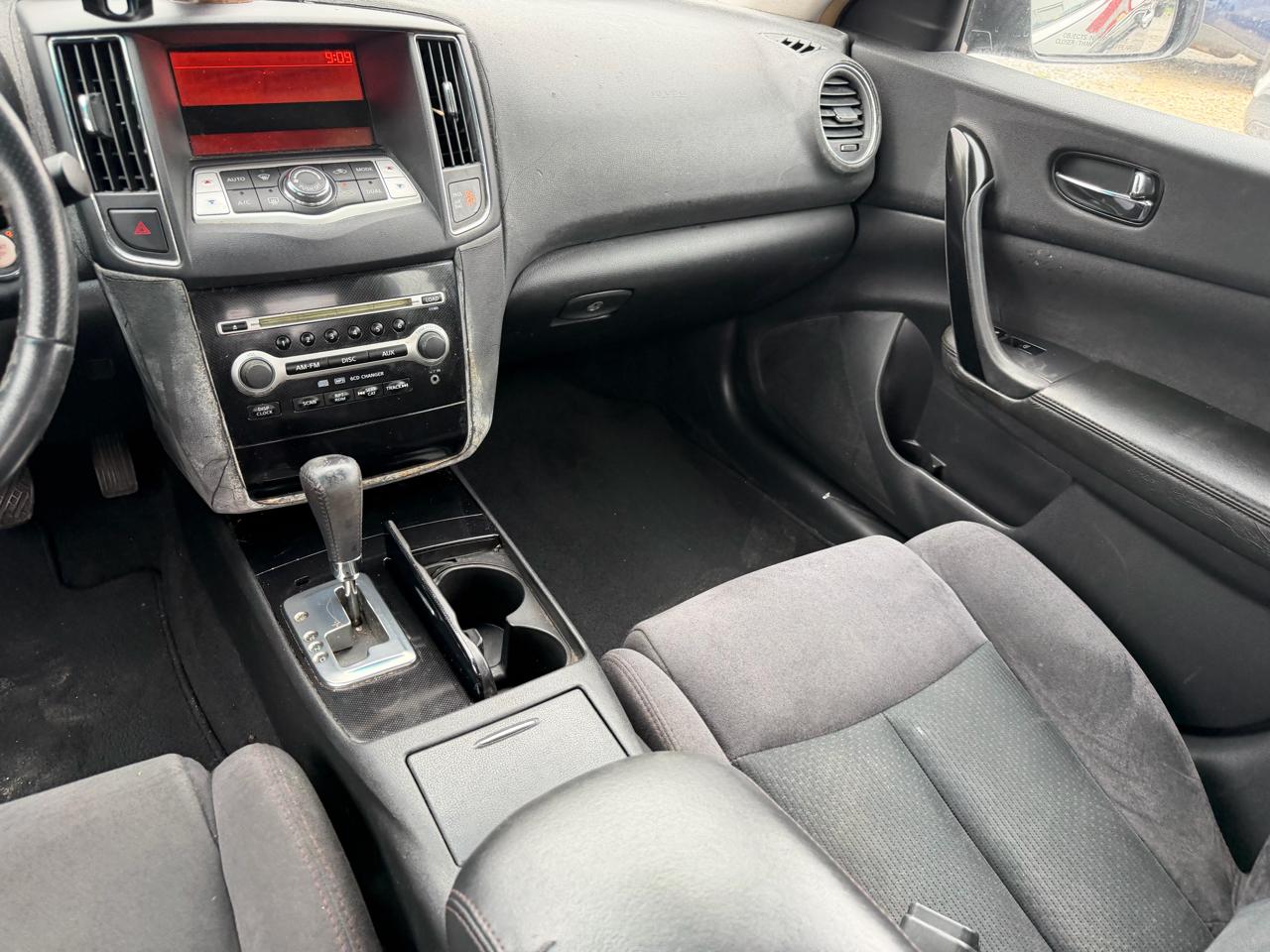 Nissan Maxima SV 2010