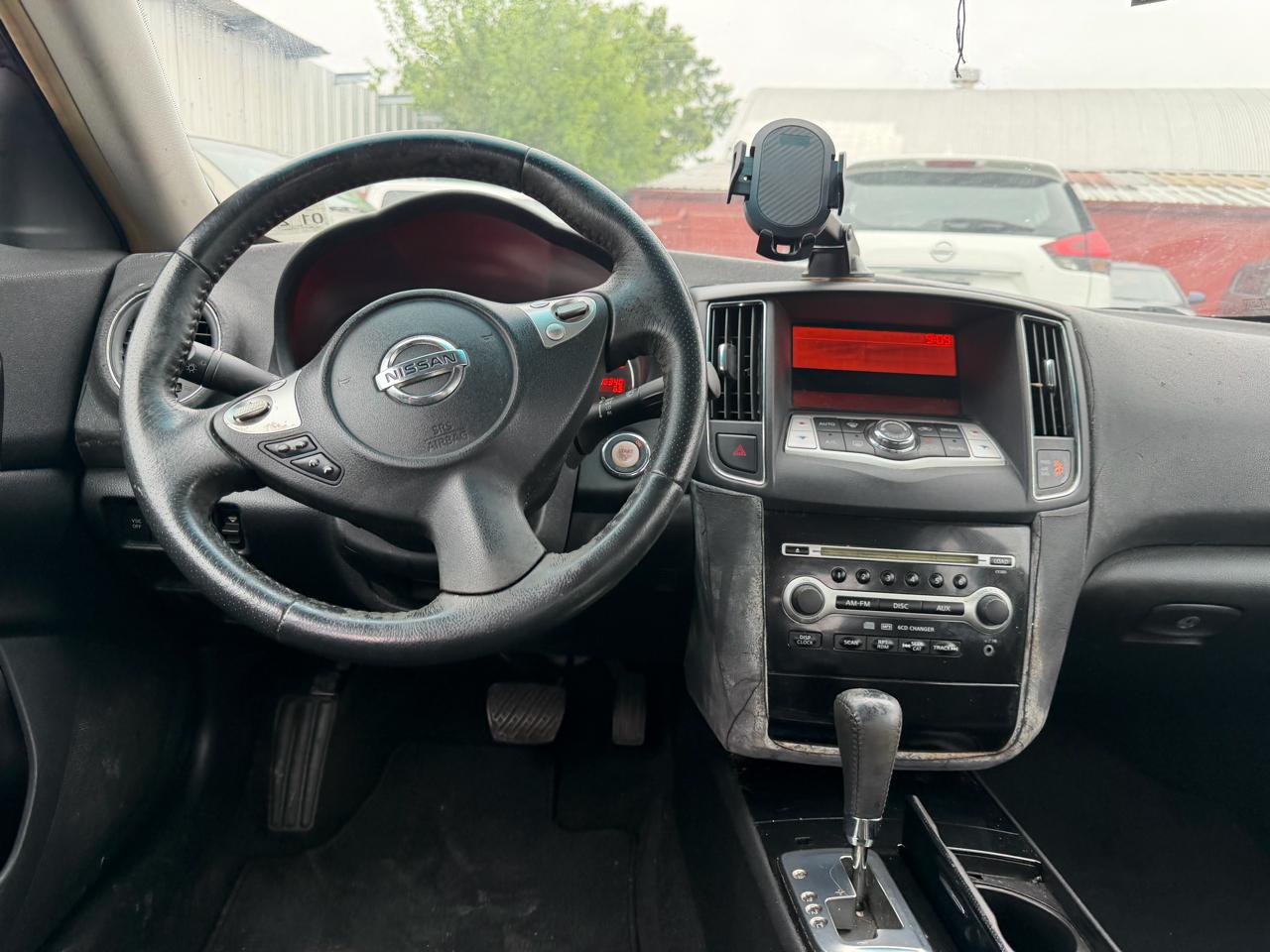 Nissan Maxima SV 2010